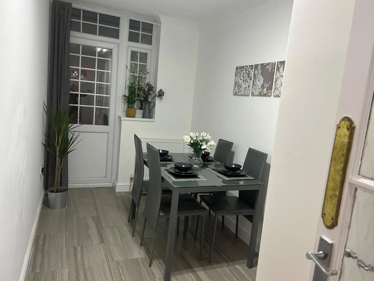 Modern, Elegant & Stylish House Apartment London 0*,  United Kingdom