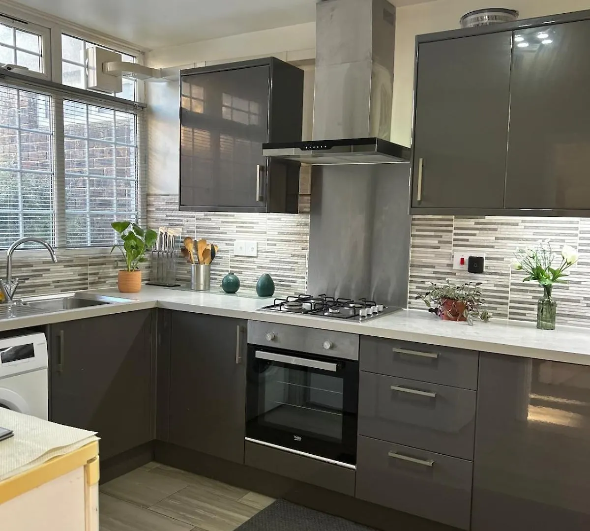 Modern, Elegant & Stylish House Apartment London