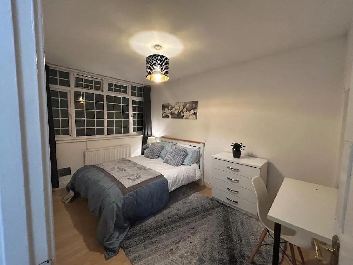 Modern, Elegant & Stylish House Apartment London
