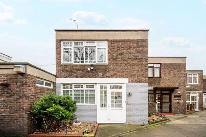Modern, Elegant & Stylish House Apartment London