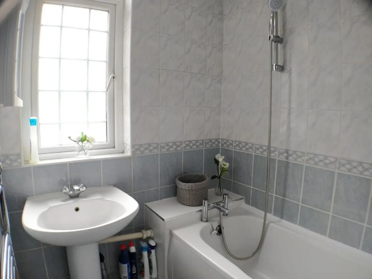 Modern, Elegant & Stylish House Apartment London
