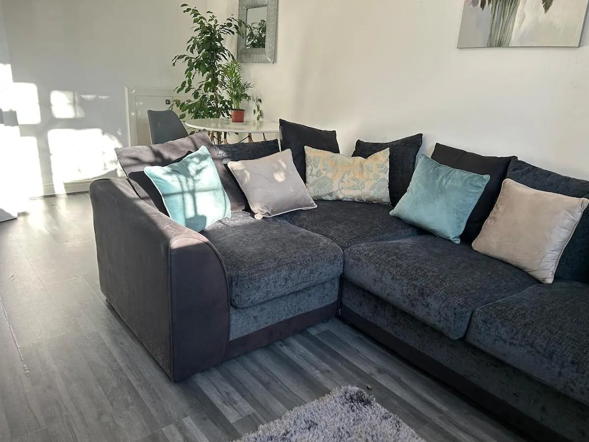 Modern, Elegant & Stylish House Apartment London