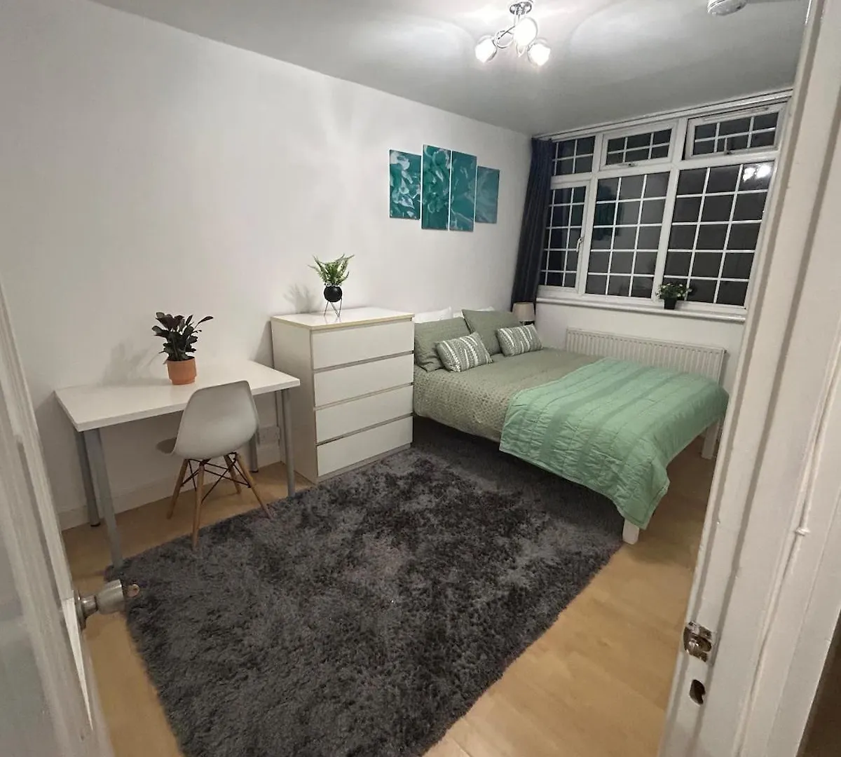 Modern, Elegant & Stylish House Apartment London
