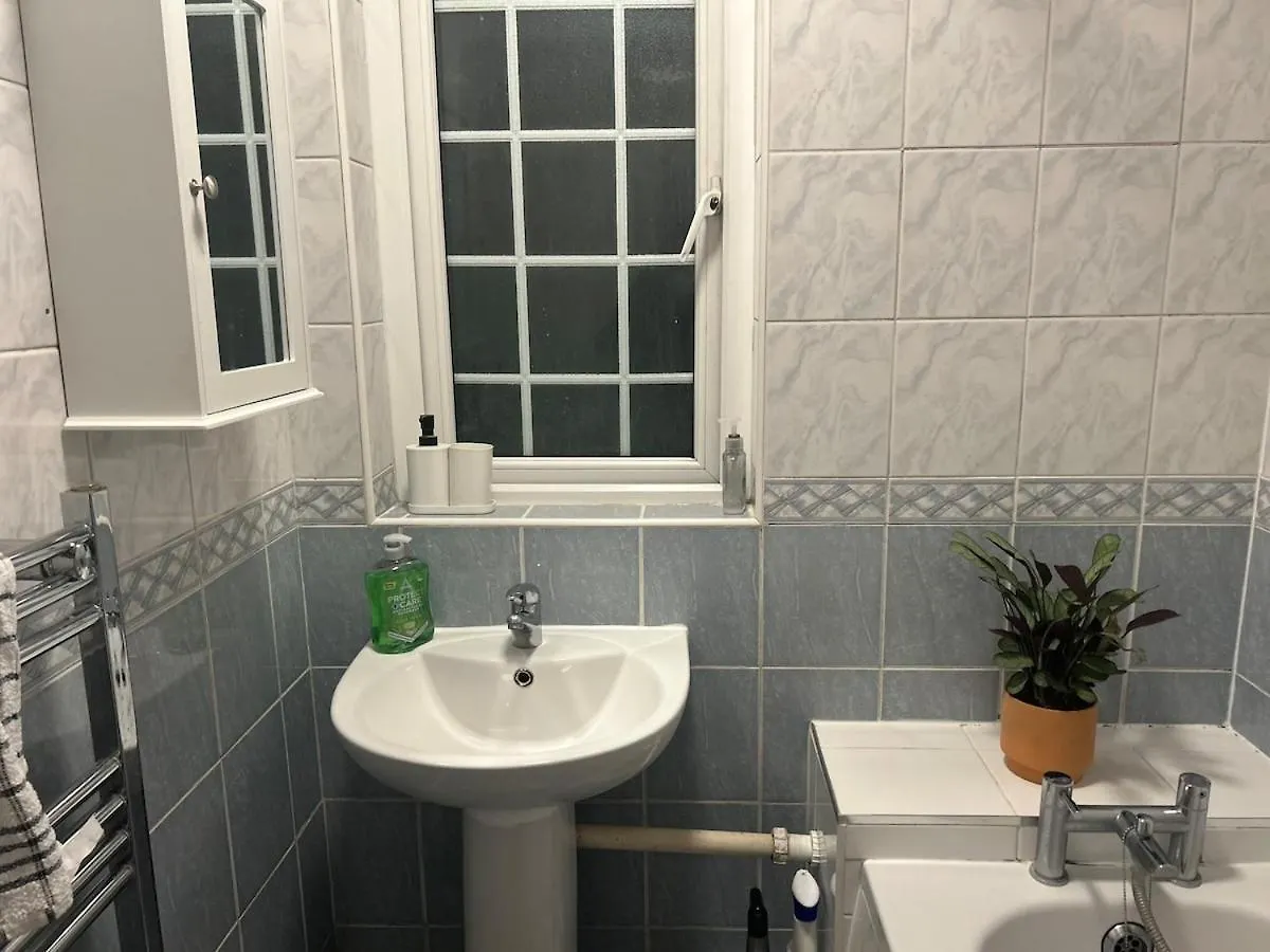 Modern, Elegant & Stylish House Apartment London