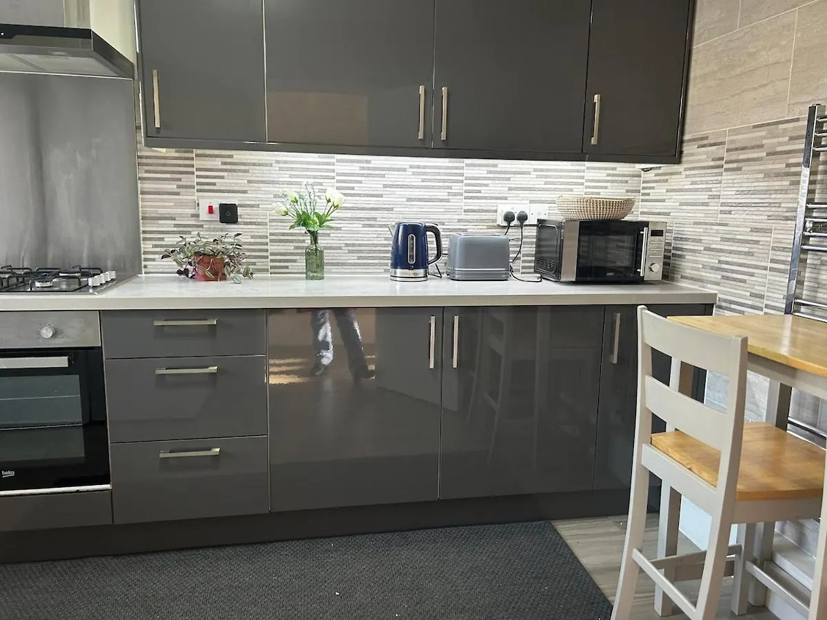 런던 Modern, Elegant & Stylish House 아파트